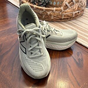 New Balance Women's Athletic Shoes - Light green